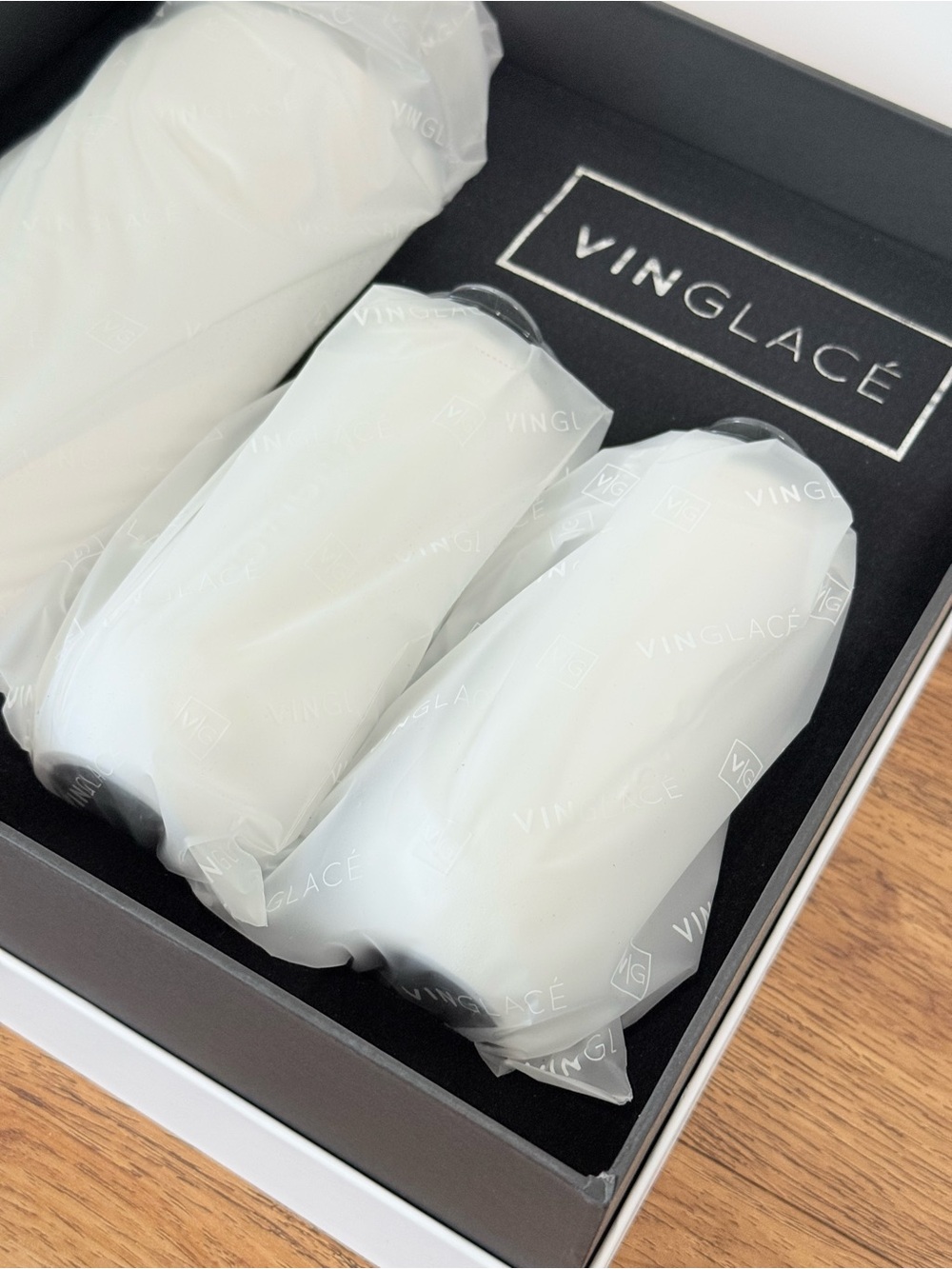NEW Vinglacé Wine & Champagne Chiller Gift Set White with 2 Champagne Flutes - Picture 3 of 7